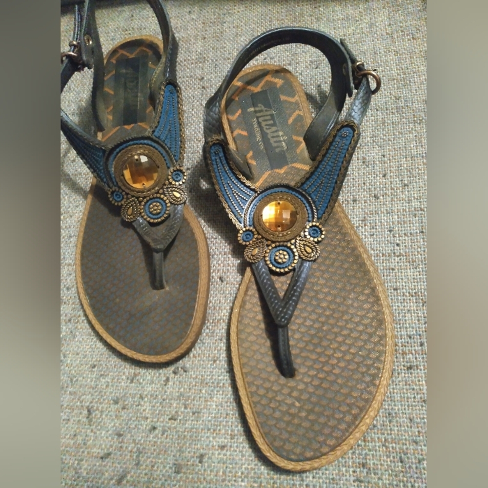 💟5/$10 Women's Black and Brown Sandals